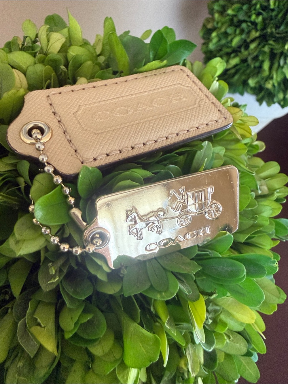 COACH ICONIC 2-PIECE HORSE & CARRIAGE METAL AND TAN LEATHER LOGO HANGTAGS🌟EUC🌟